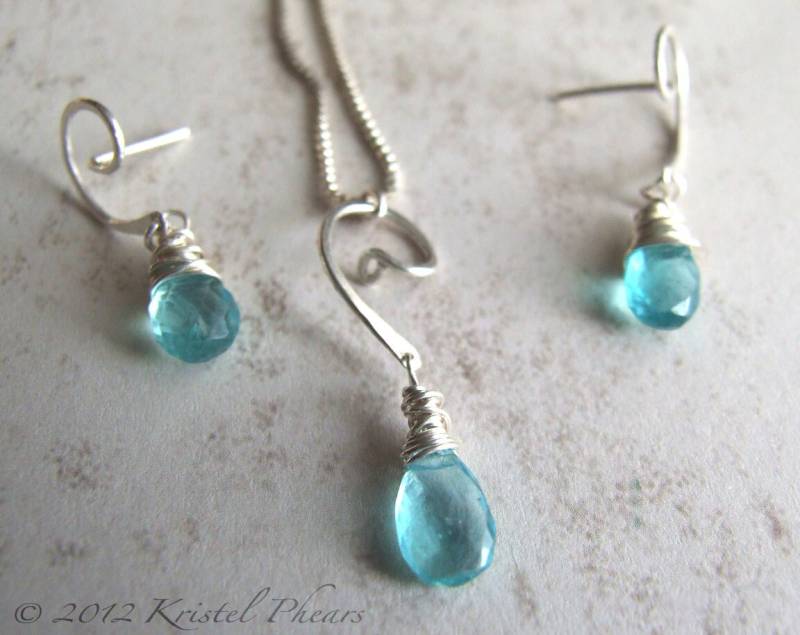 Blau Apatit Ohrringe Halskette Geschenk Set - Sterling Aqua Natürlichen Edelstein Originelles Schmuckdesign Valentinsgruß von KrisPstudio