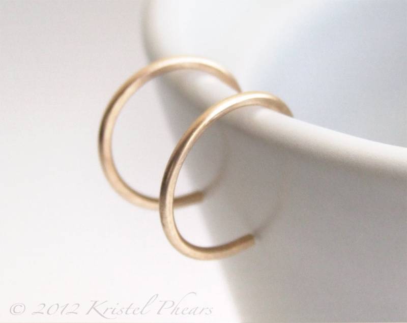 Extra Tiny Gold Creolen - Reverse 14K Gold-Gefülltes Einfaches Minimal 5/16 "5 Mm 8 Gelbe Rose Umweltfreundliches Unisex Geschenk von KrisPstudio
