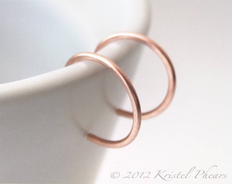 Extra Tiny Kupfer Hoops - Reverse Creolen Einfach, Klassisch, Minimalistisch, Einfach Gehämmert, 7 Mm Oder Rotmessing Geschenk von KrisPstudio