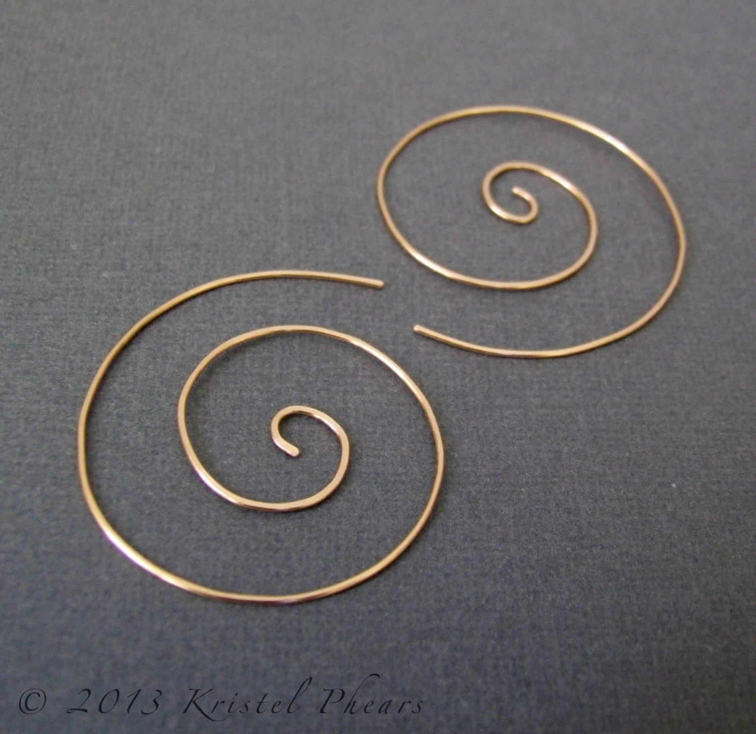 Gold Spirale Ohrringe 1, 75 " - Wirbel Creolen Nautilus Baumeln 14K Gold-Filled Spaß Gehämmert Eco-Friendly Geschenk von KrisPstudio