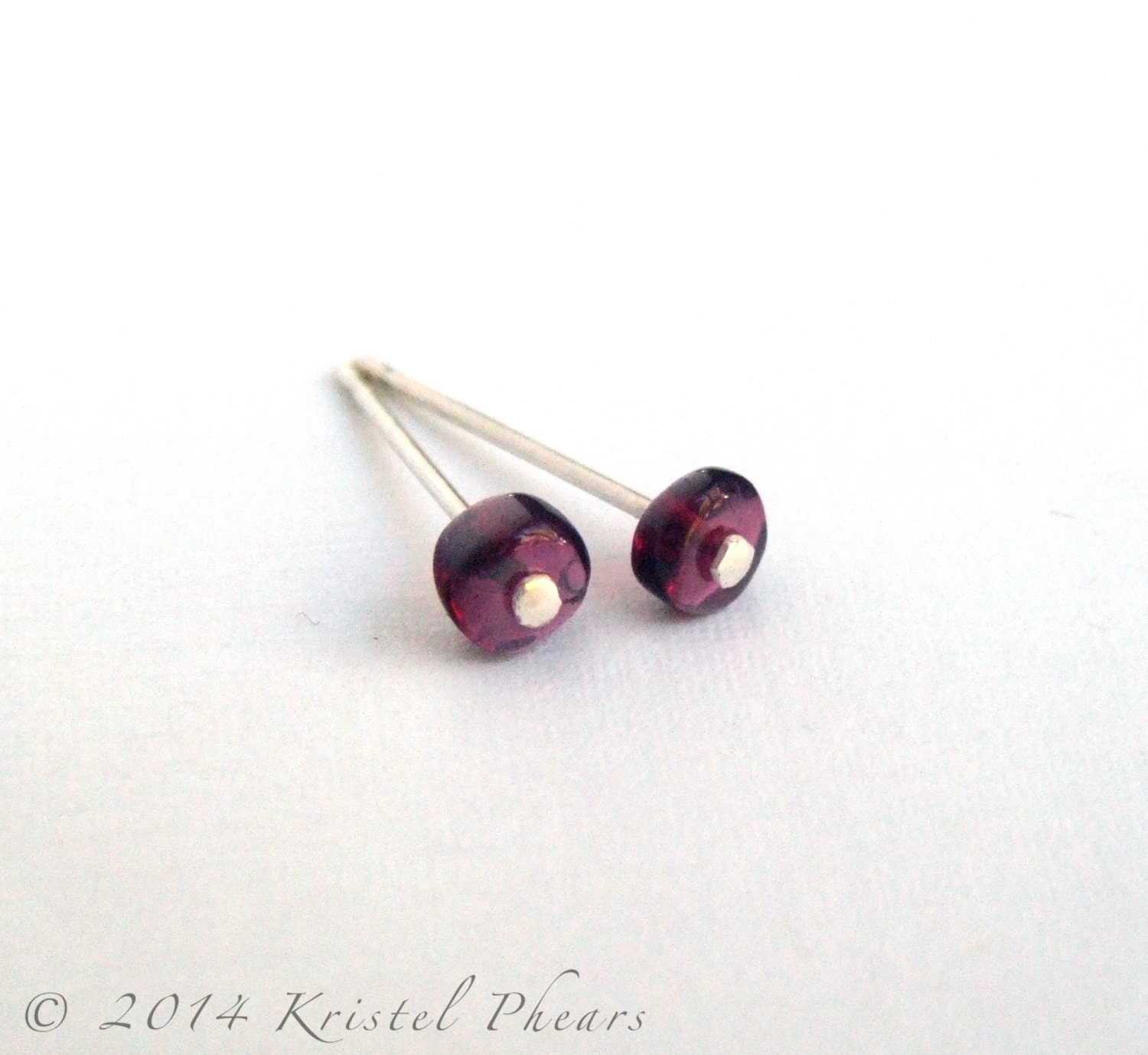 Granat Ohrringe - Winziger Punkt Silber Oder Gold-Gefülltes Umweltfreundliches Recyceltes Sterling Post Rotem Knopf Geburtsstein Geschenk von KrisPstudio