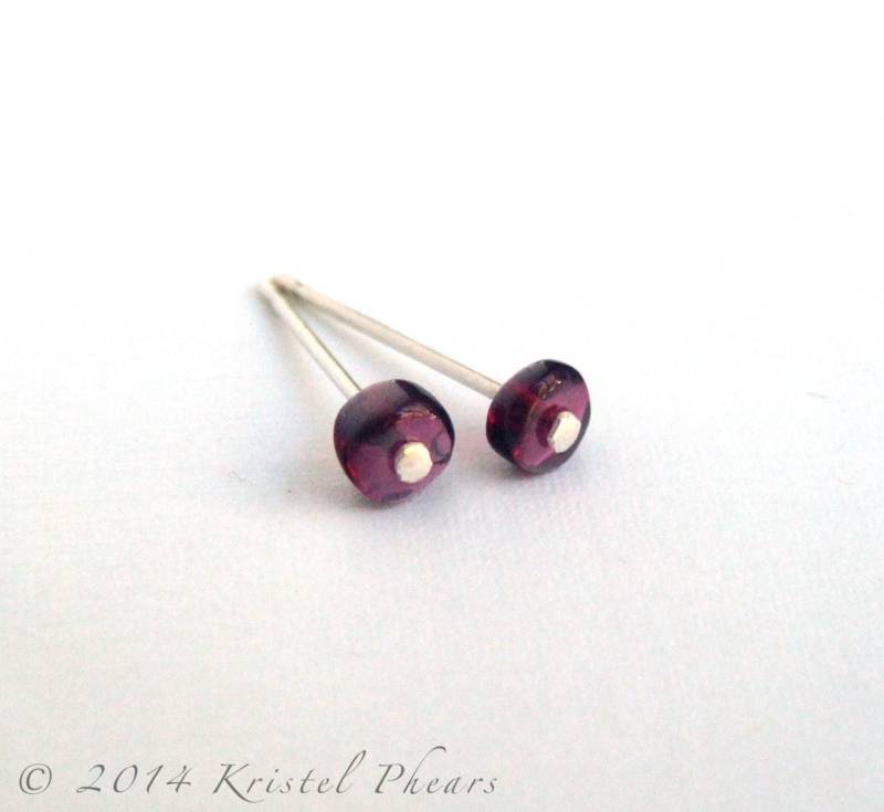 Granat Ohrringe - Winziger Punkt Silber Oder Gold-Gefülltes Umweltfreundliches Recyceltes Sterling Post Rotem Knopf Geburtsstein Geschenk von KrisPstudio