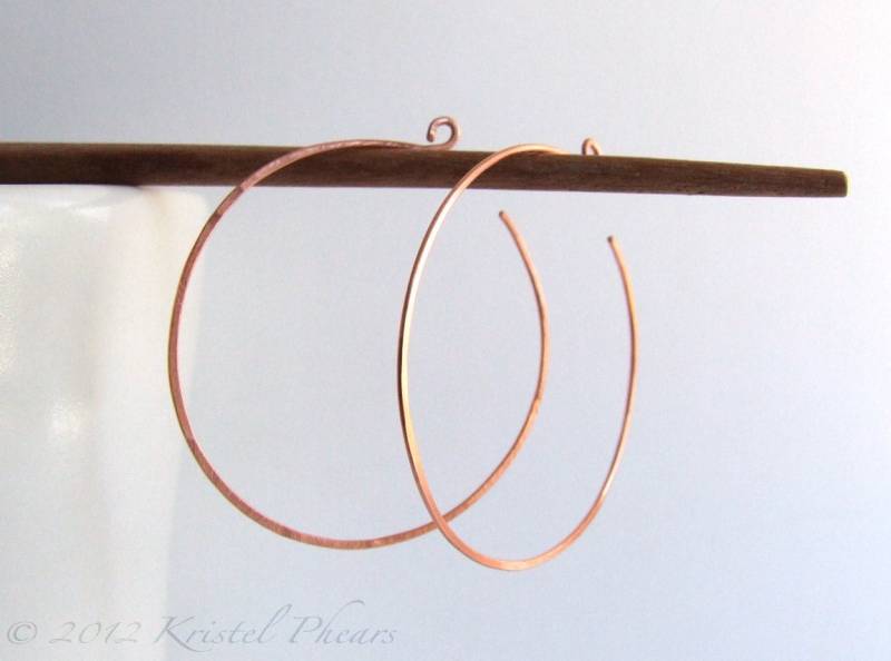 Große Kupfer Creolen - Reverse Einfach Klassisch Minimalistisch Leicht Gehämmert 1, 5 "Geschenk von KrisPstudio