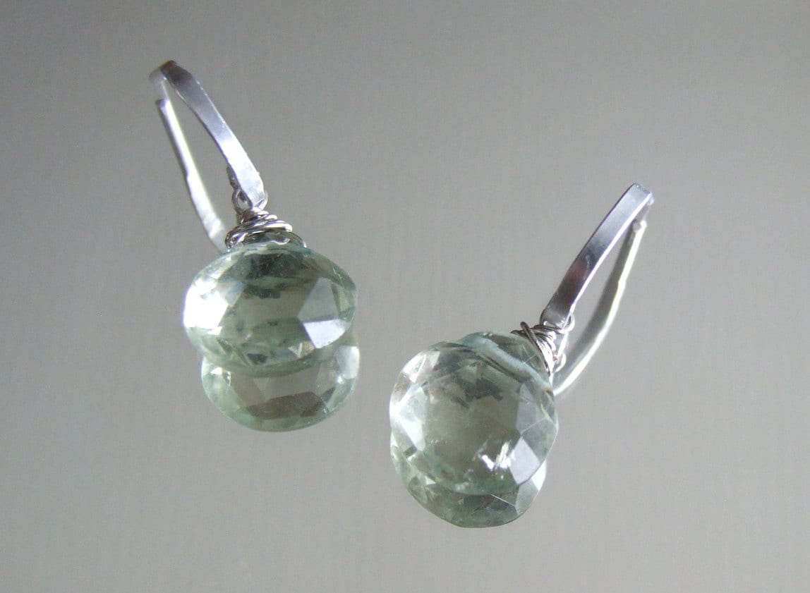 Grüne Amethyst Ohrringe - Prasiolit Halb-Hoop Huggie Post Original Design Geburtstag Braut Geschenk von KrisPstudio