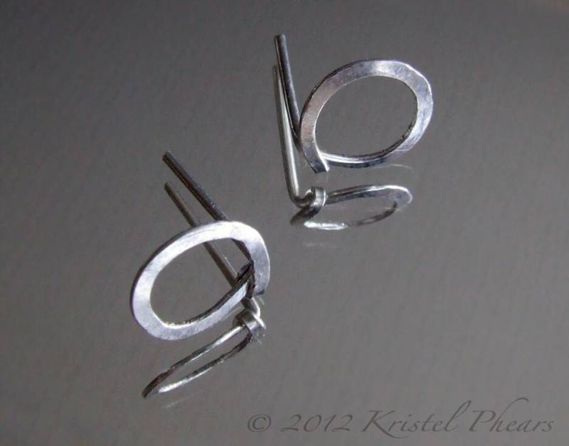 Kleiner Kreis Ohrstecker - Silber Oder Gold Gelb Rose Gehämmert Draht Gewickelt Einfaches Schmuck-Design Umweltfreundliches Recyceltes Geschenk von KrisPstudio