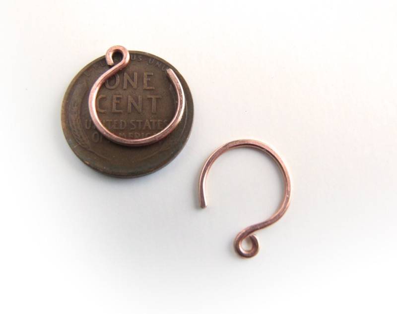 "Winzige Kupfer Hoops - Reverse Hoop Ohrringe Einfach, Klassisch, Minimalistisch, Leicht Gehämmert, 12 Mm Oder Rotmessing Geschenk von KrisPstudio