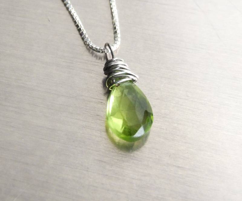 Peridot Anhänger Halskette - Silber Natürlicher Edelstein Solitär Grüner Draht Umwickelt Sterling Umweltfreundlich August Geburtsstein von KrisPstudio