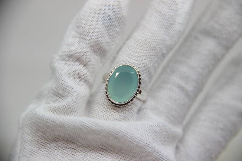 Aqua Chalcedon Ring Oval Sterling Silber, Größe 8 von KrishivExports