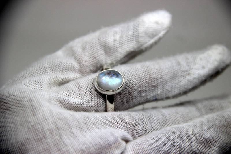 Mondstein Statement Ring Meditation Blauer Gr. 392 Silber Frauen Gehämmert von KrishivExports