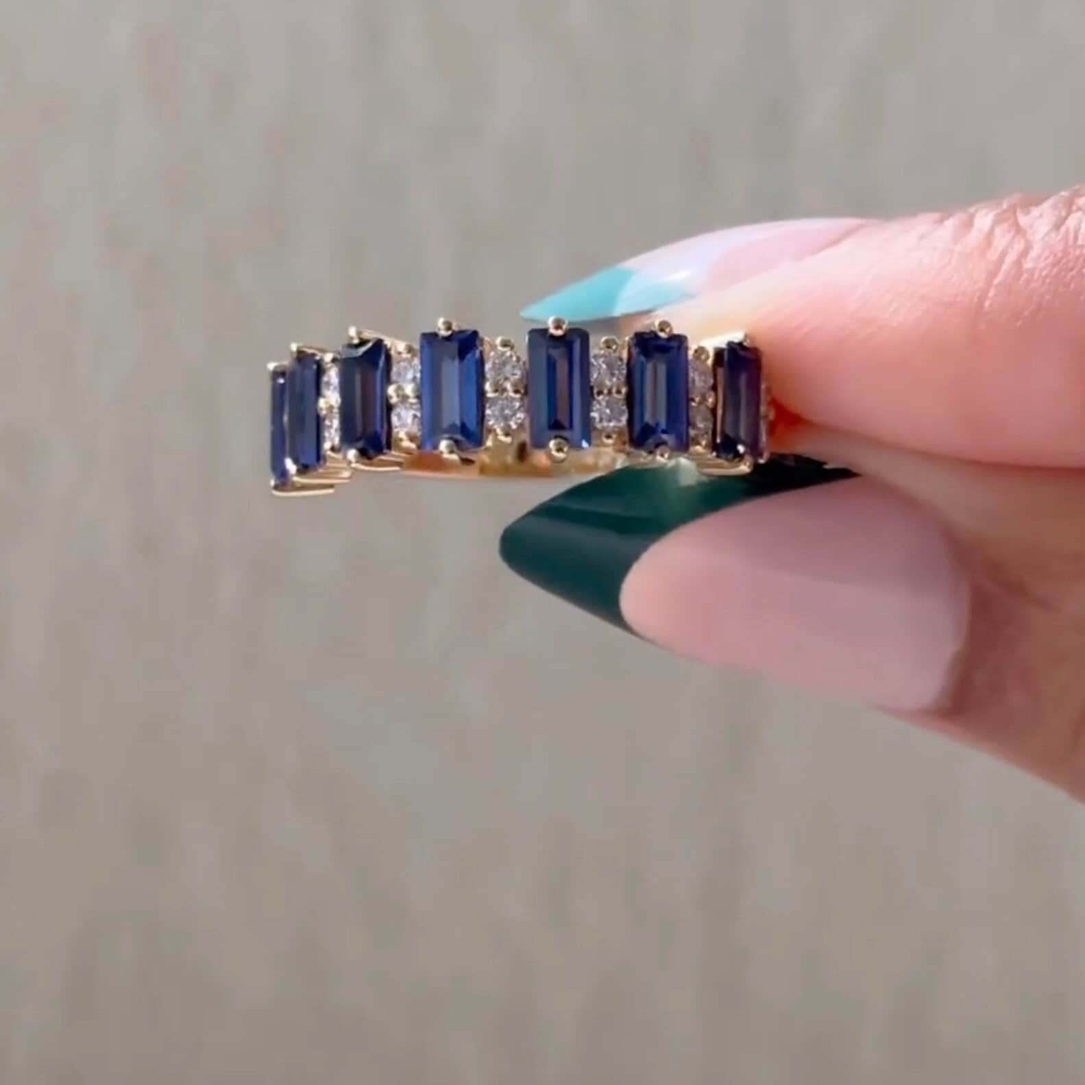 14K Solid Gold Vertikal Baguette Ehering/Und Rund Geschnitten Halbe Ewigkeit Blau Moissanit Ring Für Frauen von KrishivJewel