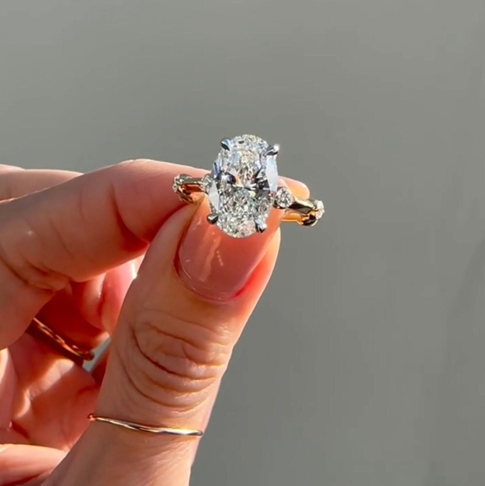 3 Kt Ovalschliff Verlobungsring Moissanit Ring 14K Gelbgold Einzigartiger Ehering Jahrestagsring Geschenk Für Sie Handgemachter von KrishivJewel