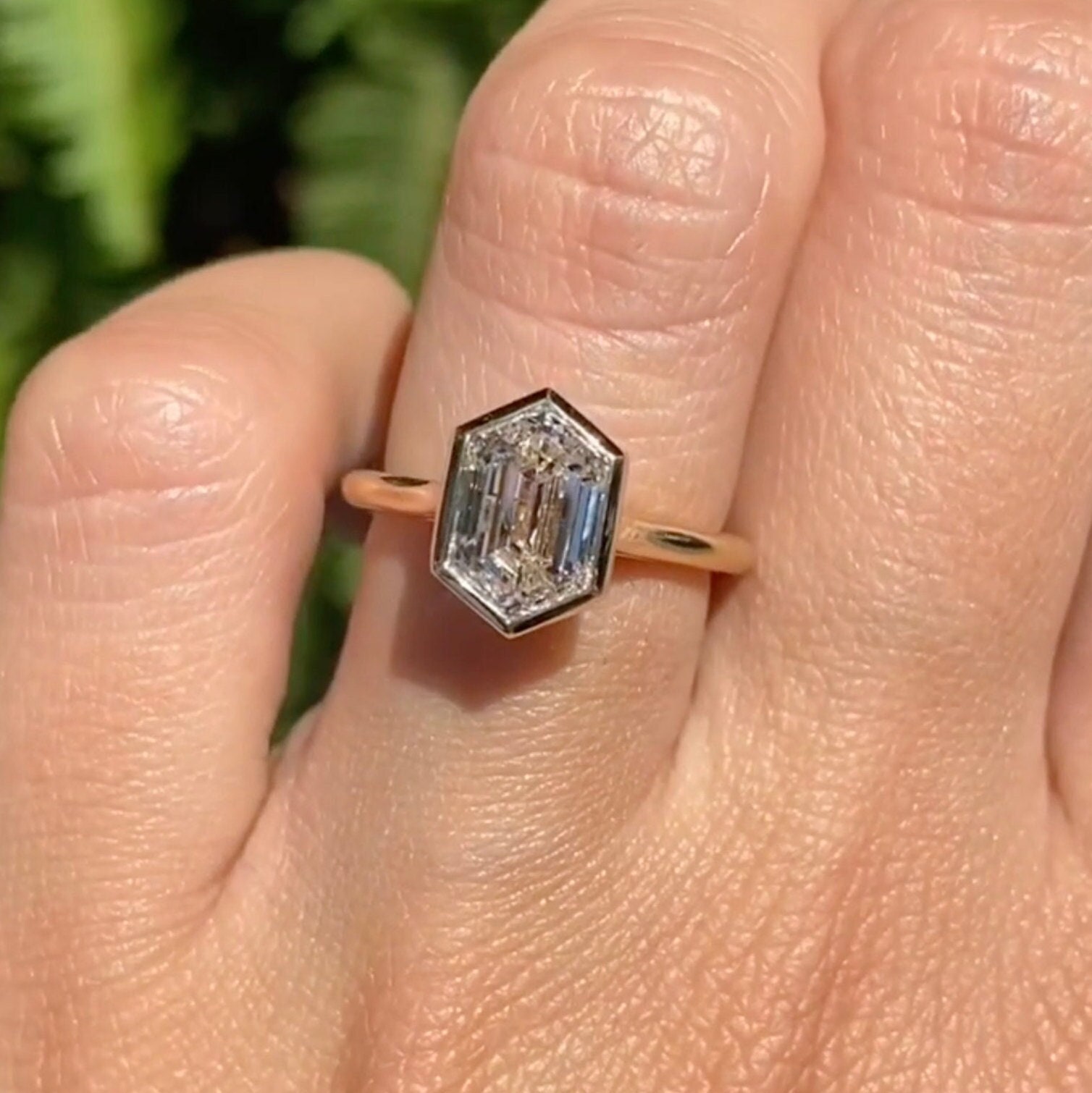 Lünette Moissanite Verlobungsring, 10 7mm Hexagon Ring, Silber, 10/14/18K Solid Gold, Zarte Hochzeit Ring Frauen von KrishivJewel