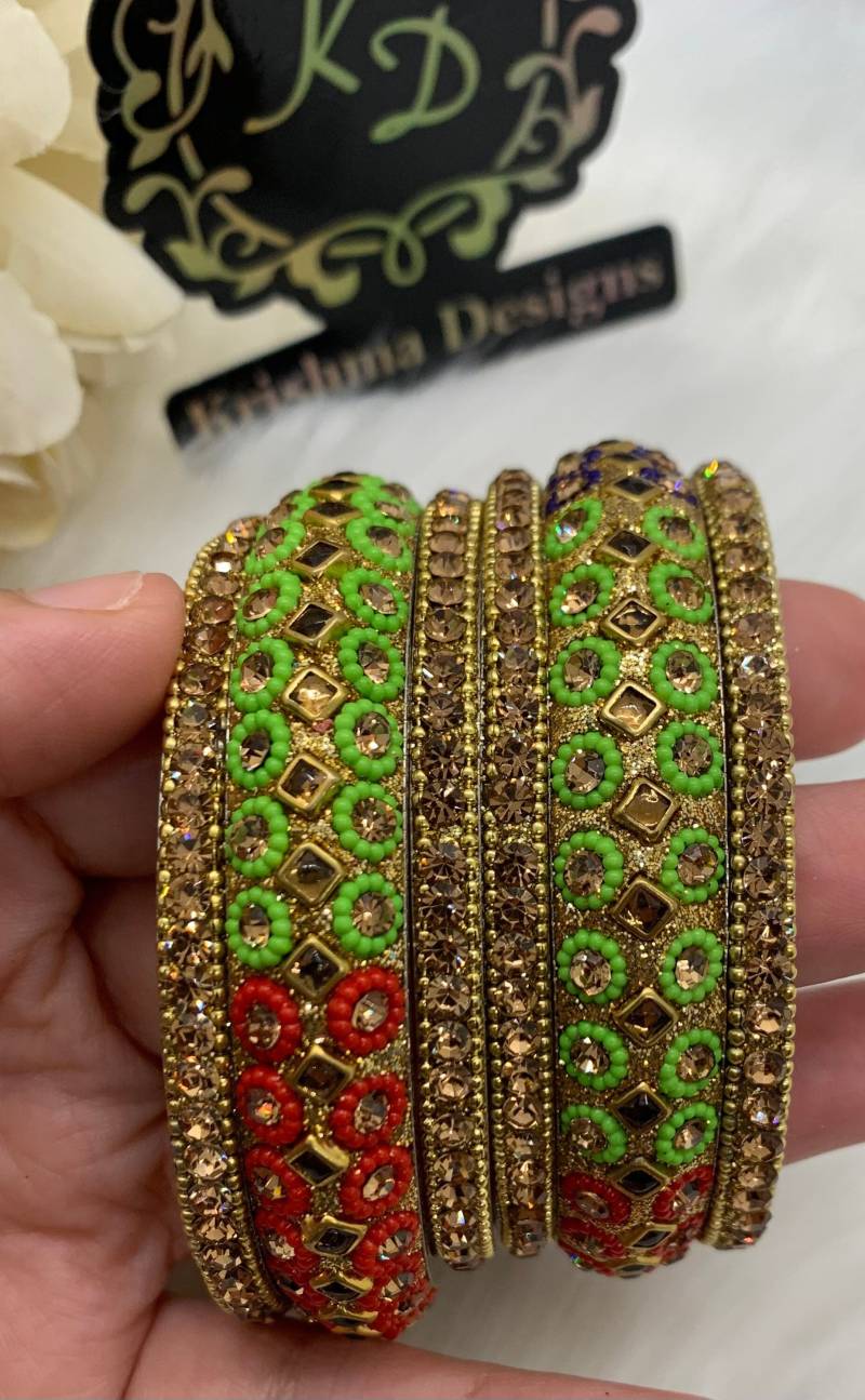 Schöne Perlen Kade/Armreif Set Bollywood Style Hochzeit/Party Wear Multicolor Armreifen Größe 2.8 Brautkollektion von KrishmaDesignsCrafts