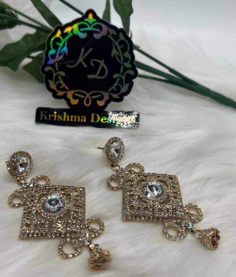 Wunderschöne Goldfarbene Braut Ohrringe. Statement Gold Hängende von KrishmaDesignsCrafts