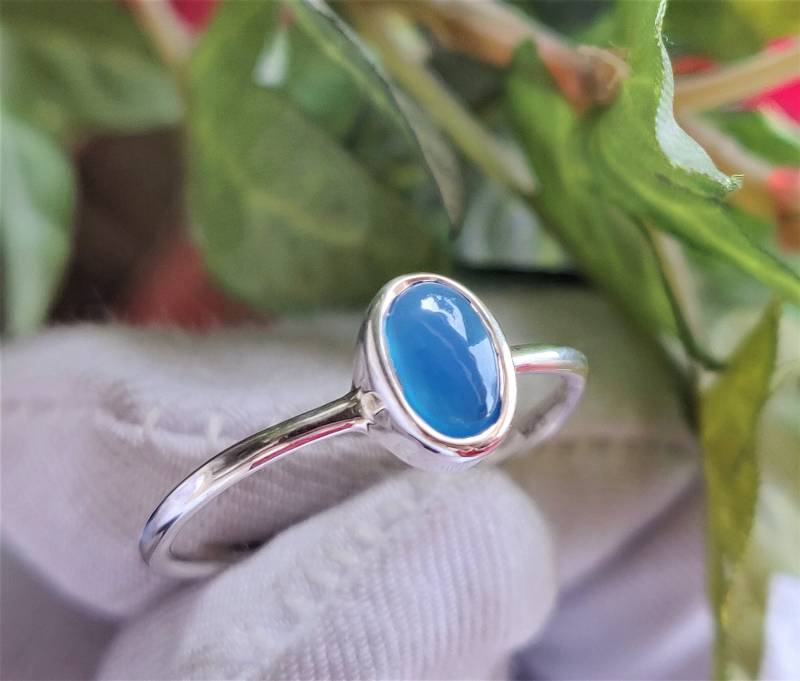 Blauer Chalcedon 925 Sterling Silber Ring - 6 X 4 Mm Oval März Geburtsstein Winziger Zierlicher Handgemachter Midi von KrishnaJewelsByAnuj