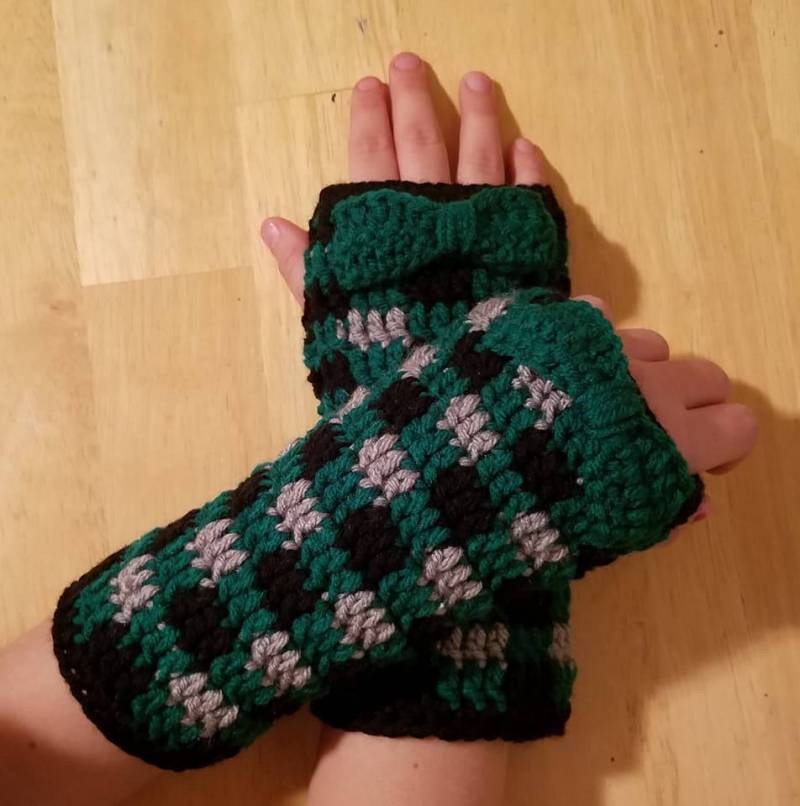 Grün Schwarz Grau Kariert Armstulpen, Pulswärmer, Sms-Handschuhe, Winterhandschuhe, Damenhandschuhe, Handwärmer von KrissKrochet