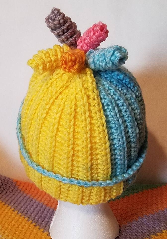 Regenbogen Curly Cue Mütze, Mehrfarbige Beanie, Toque, Wintermütze, Handhäkelmütze, Streifen, Wunderlich, Niedlich, Lustig, Warm von KrissKrochet