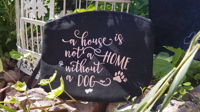 Kosmetiktasche Hund Oder "A House Is Not A Home Without Dog" Verschiedene Größen - Retriever Bulldogge Labrador von KrissisBastelstore