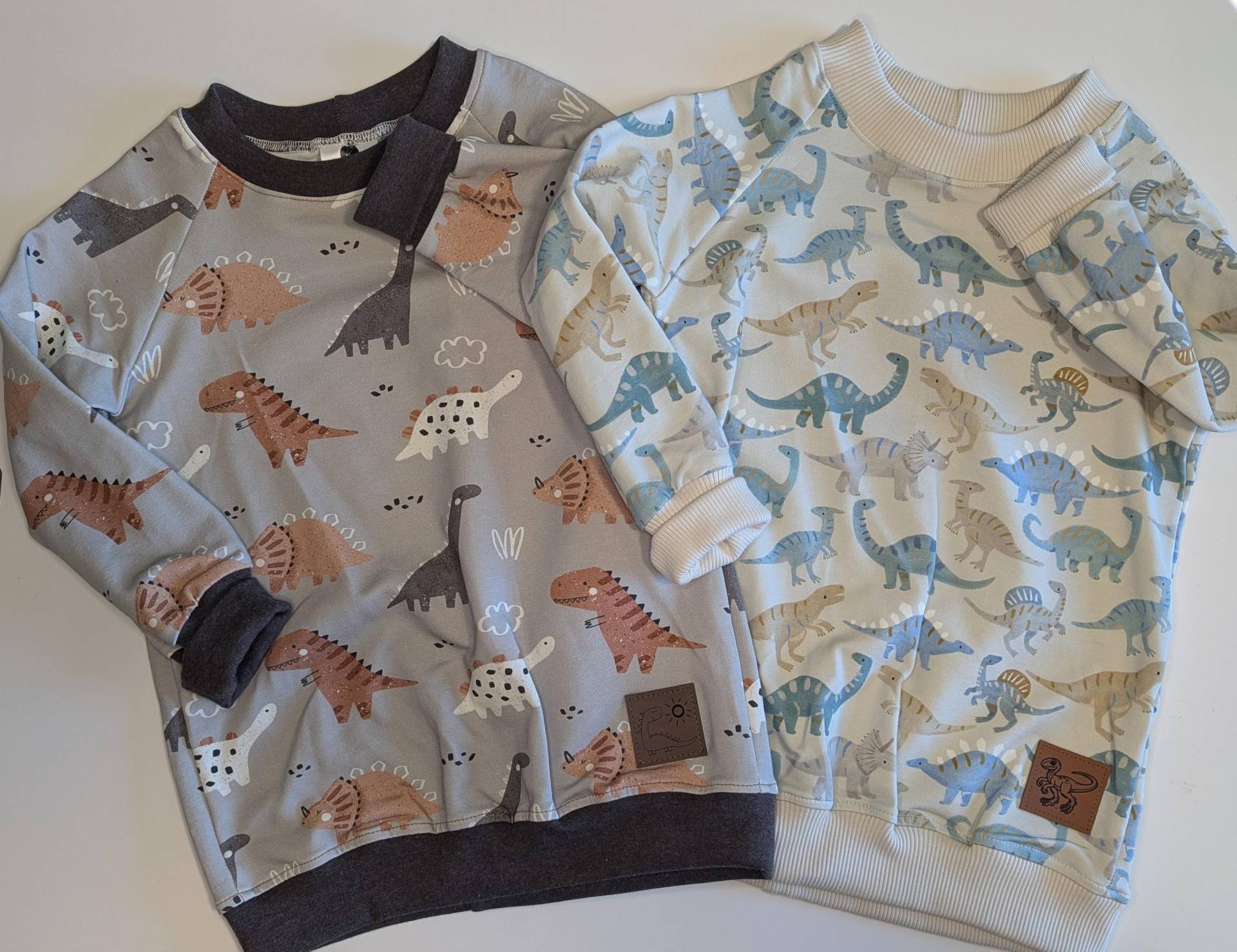 Dinosaurier Pullover Langarm Sommersweat Dino Pulli Weicher Bequemer Für Kleine Fans Gr. 110/116 Dinosaurier Pullover Langarm Sommersweat Dino Pulli Weicher Bequemer Für Kleine Fans Gr. 110/116 von KrissysHandmadeShop
