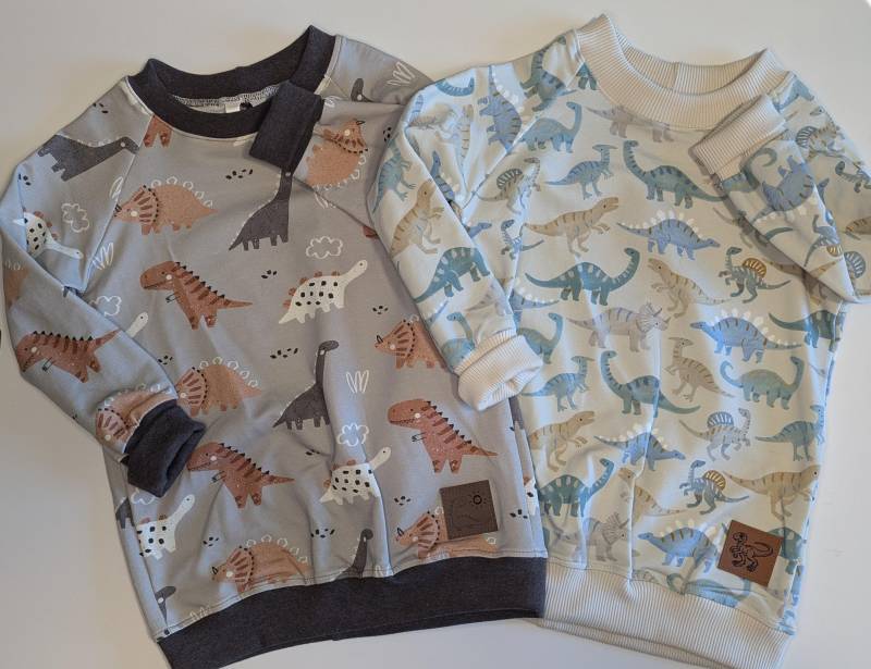 Dinosaurier Pullover Langarm Sommersweat Dino Pulli Weicher Bequemer Für Kleine Fans Gr. 110/116 Dinosaurier Pullover Langarm Sommersweat Dino Pulli Weicher Bequemer Für Kleine Fans Gr. 110/116 von KrissysHandmadeShop