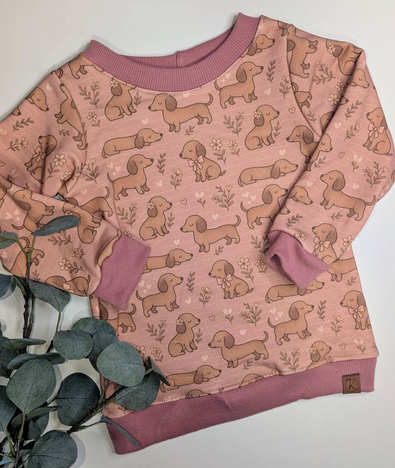 Pullover Langarm French Terry Dackelprint Altrosa Herbst Pulli Weicher Bequemer Für Kleine Dackelfans Gr. 92/98/104 Pullover Langarm French Terry Dackelprint Altrosa Herbst Pulli Weicher Bequemer Für Kleine Dackelfans Gr. 92/98/104 von KrissysHandmadeShop