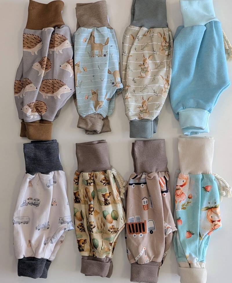 Wunderschöne Bequeme Pumphose Mitwachshosen Über Drei Größen Jerseyhosen Babyhosen Handmade Gr. 50/56/62 Newborn Erdbeer, Auto, Igel, Esel Wunderschöne Bequeme Pumphose Mitwachshosen Über Drei Größen Jerseyhosen Babyhosen Handmade Gr. 50/56/62 Newborn Erdbeer, Auto, Igel, Esel von KrissysHandmadeShop