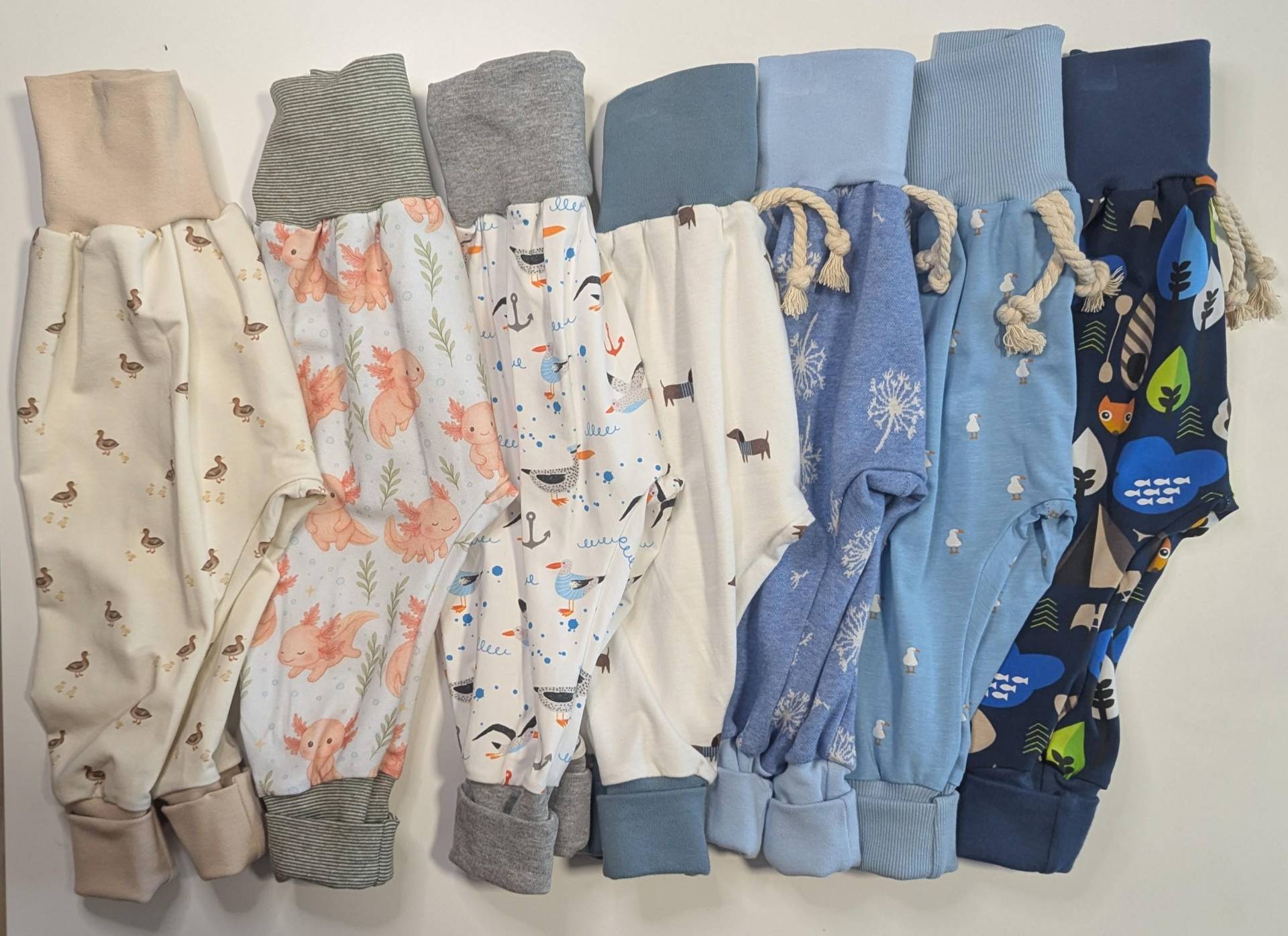 Wunderschöne Bequeme Pumphose Mitwachshosen Über Drei Größen Jerseyhosen Babyhosen Handmade Gr. 80/86/92 Pusteblume, Ente, Dackel Wunderschöne Bequeme Pumphose Mitwachshosen Über Drei Größen Jerseyhosen Babyhosen Handmade Gr. 80/86/92 Pusteblume, Ente, Dackel von KrissysHandmadeShop