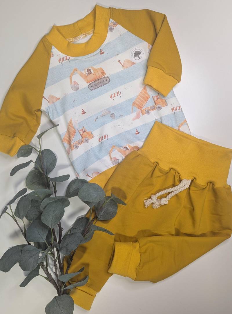 Wunderschönes Set Bestehend Aus Pullover Und Mitwachshose in Der Größe 62/68/74 Bagger Baustelle Senfgelb Gelb Baby Boy von KrissysHandmadeShop