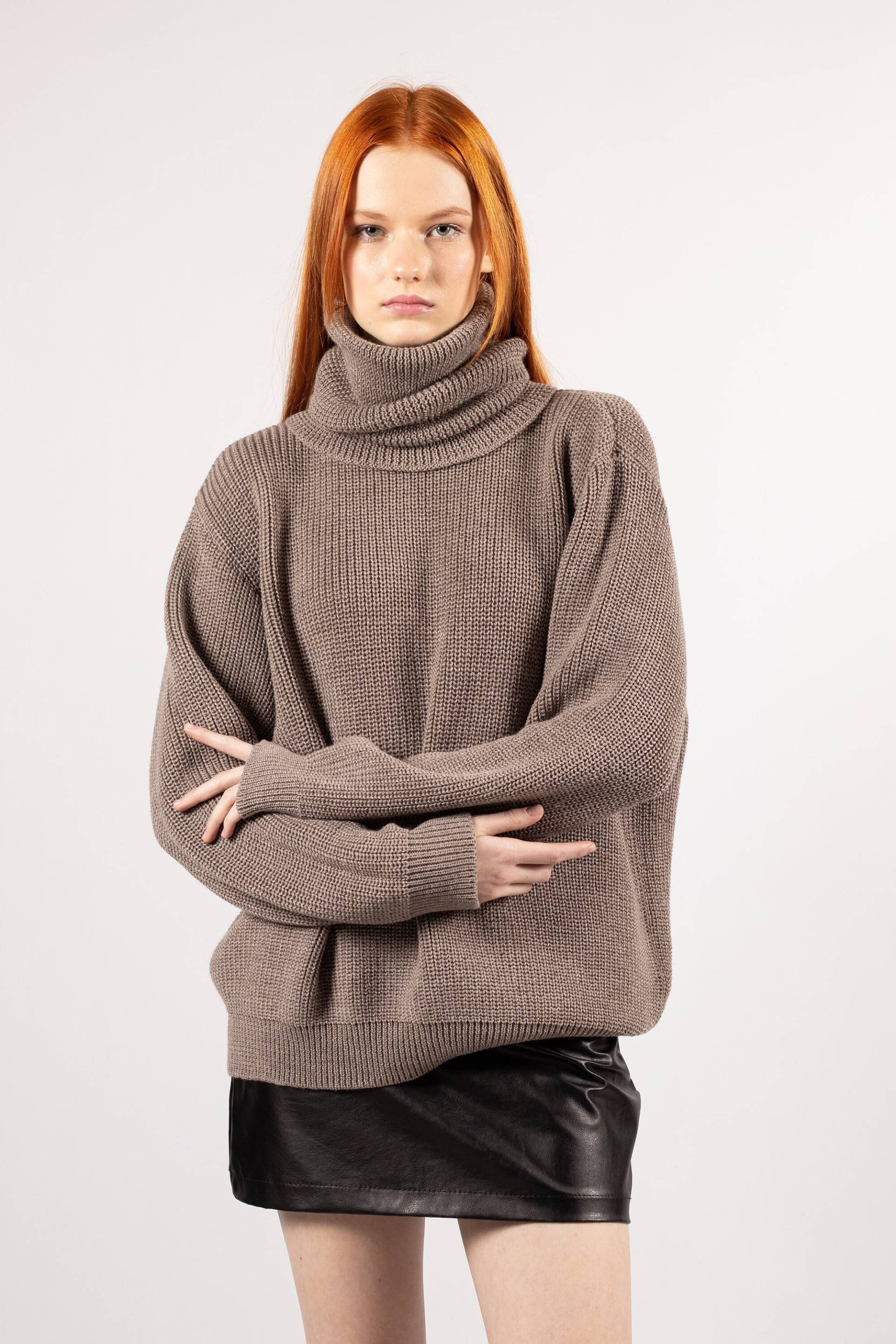 Mokkabrauner Merino Pullover Mit Abnehmbarem Kragen - Oversize Strickpullover Damen, Lockere Passform Herbst Winter Sweater Mokkabrauner Merino Pullover Mit Abnehmbarem Kragen - Oversize Strickpullover Damen, Lockere Passform Herbst Winter Sweater von KristaElsta