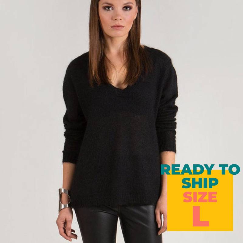 Schwarzer V-Ausschnitt Pullover Aus Mohair - Damen Strickpullover Mit Tiefem V, Weich, Handgestrickt, Klassisch & Leicht von KristaElsta