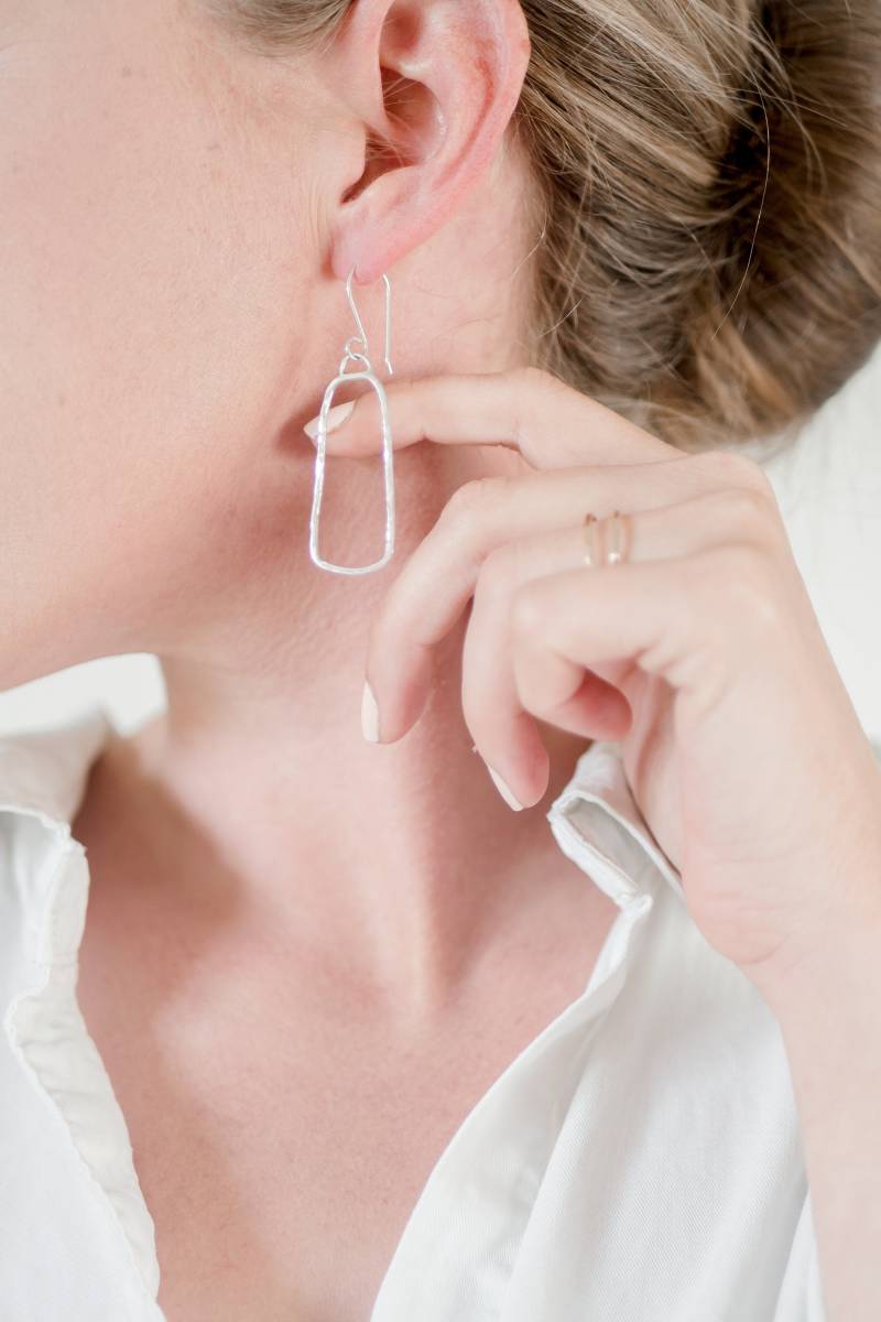 sterling Silber Längliche Creolen Ohrringe | Leichte Ohrhänger Unperfekte sterling Silber Längliche Creolen Ohrringe | Leichte Ohrhänger Unperfekte von KristaKnickerbocker