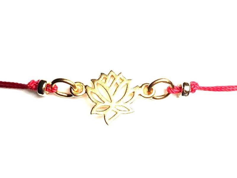 Rote Schnur Schlupf Knoten Braclet Mit 24K Vergoldet Lotus Blume Rote Schnur Schlupf Knoten Braclet Mit 24K Vergoldet Lotus Blume von KristaMaliaMackay