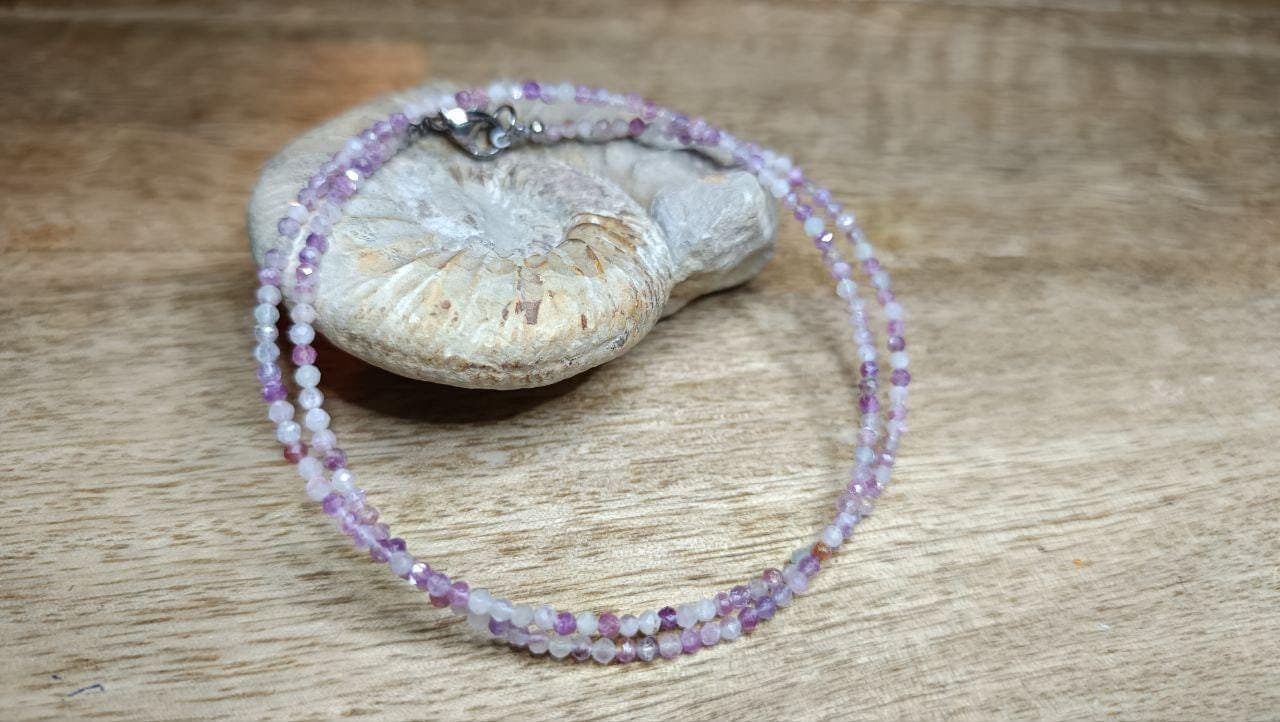 Lepidolith Kette Lila, Rosa, Weiß, 2mm, Perlenkette, Facettiert, Edelsteinkette, Schlicht von KristallklarKetten