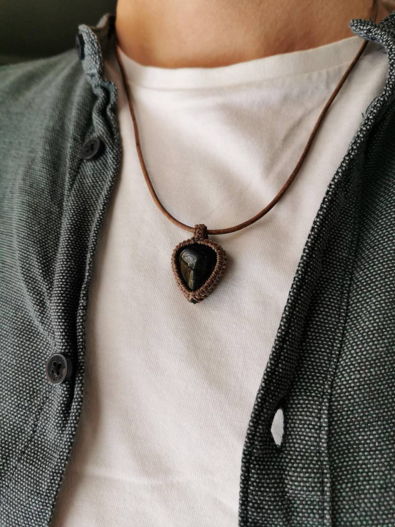 Leder Herren Unisex Halskette Mit Stein, Schwarzer Turmalin Makramee Eingefasst von DresedesignsShop