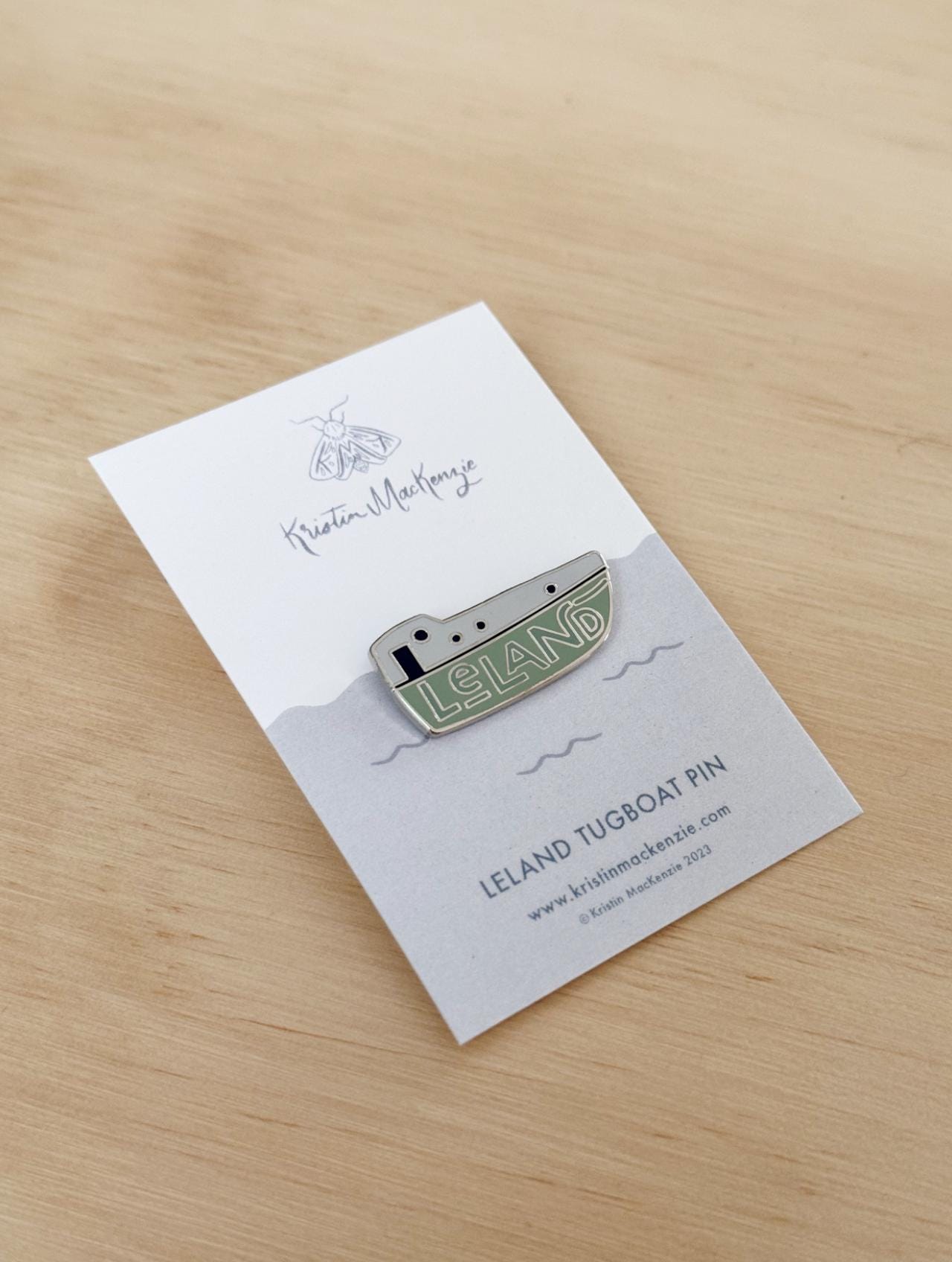Leland Tug Emaille Pin Leland Tug Emaille Pin von KristinMacDesign