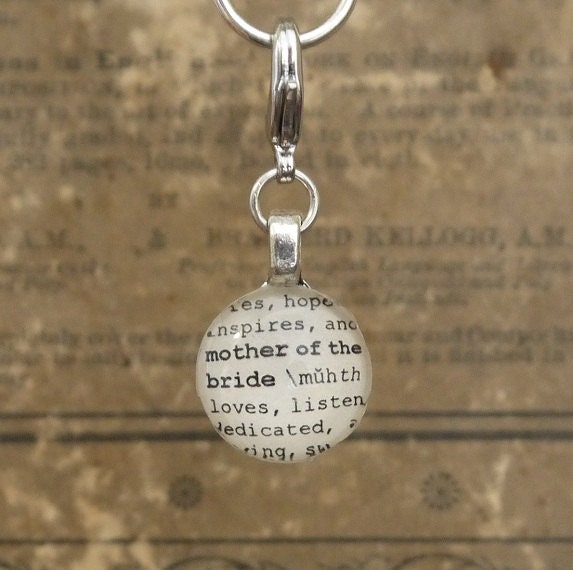 Mutter Der Braut Wörterbuch Anhänger Für Ein Bouquet Lesezeichen Schlüsselbund Halskette Armband Von Kristin Victoria Designs von KristinVictoria