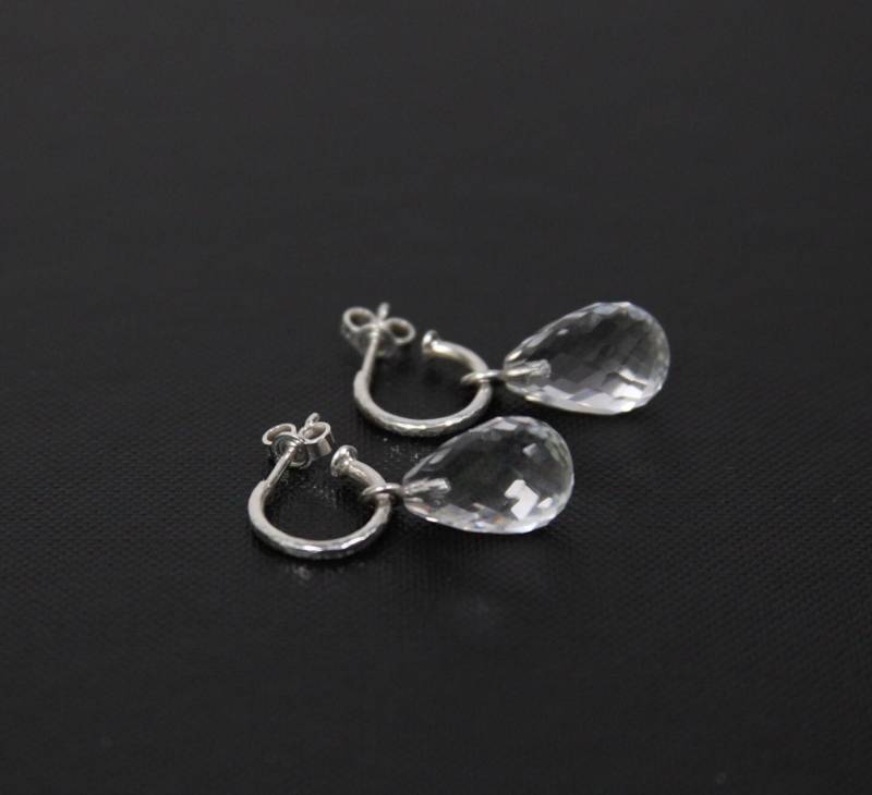 Bergkristall Ohrstecker in Silber, Textur, Kleine Creolen - Changeable von KristinaWeddeJewelry