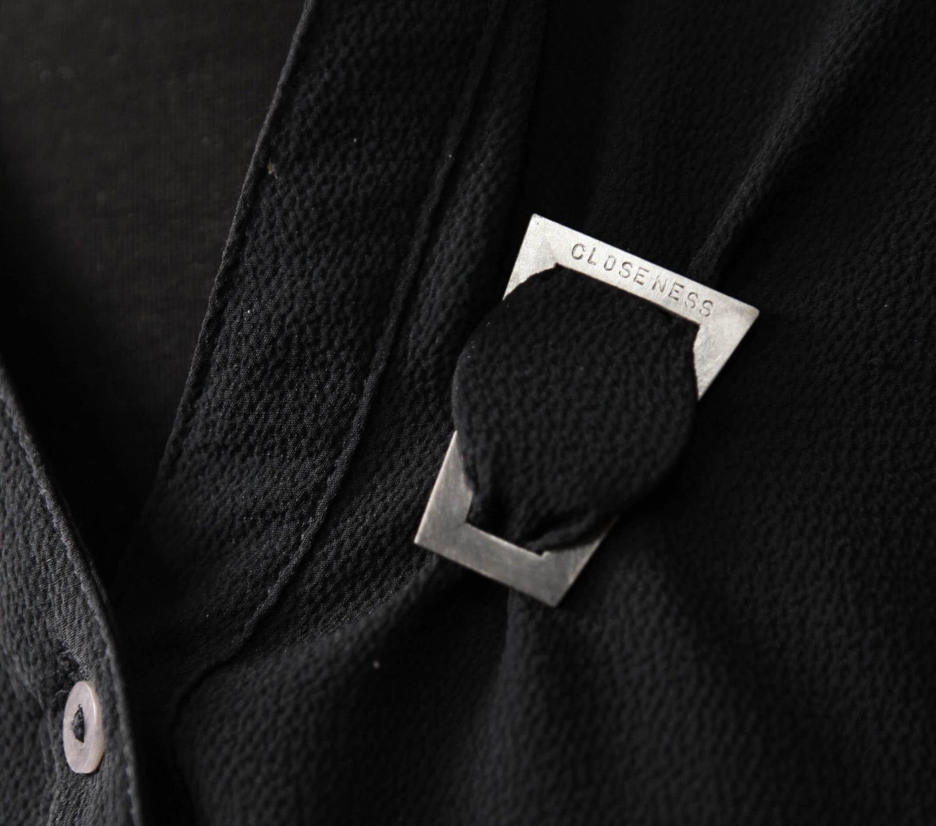 Brosche Mit Schrift in Silber/ Geschwärzt, Ohne Nadel - Closeness Brosche Mit Schrift in Silber/ Geschwärzt, Ohne Nadel - Closeness von KristinaWeddeJewelry