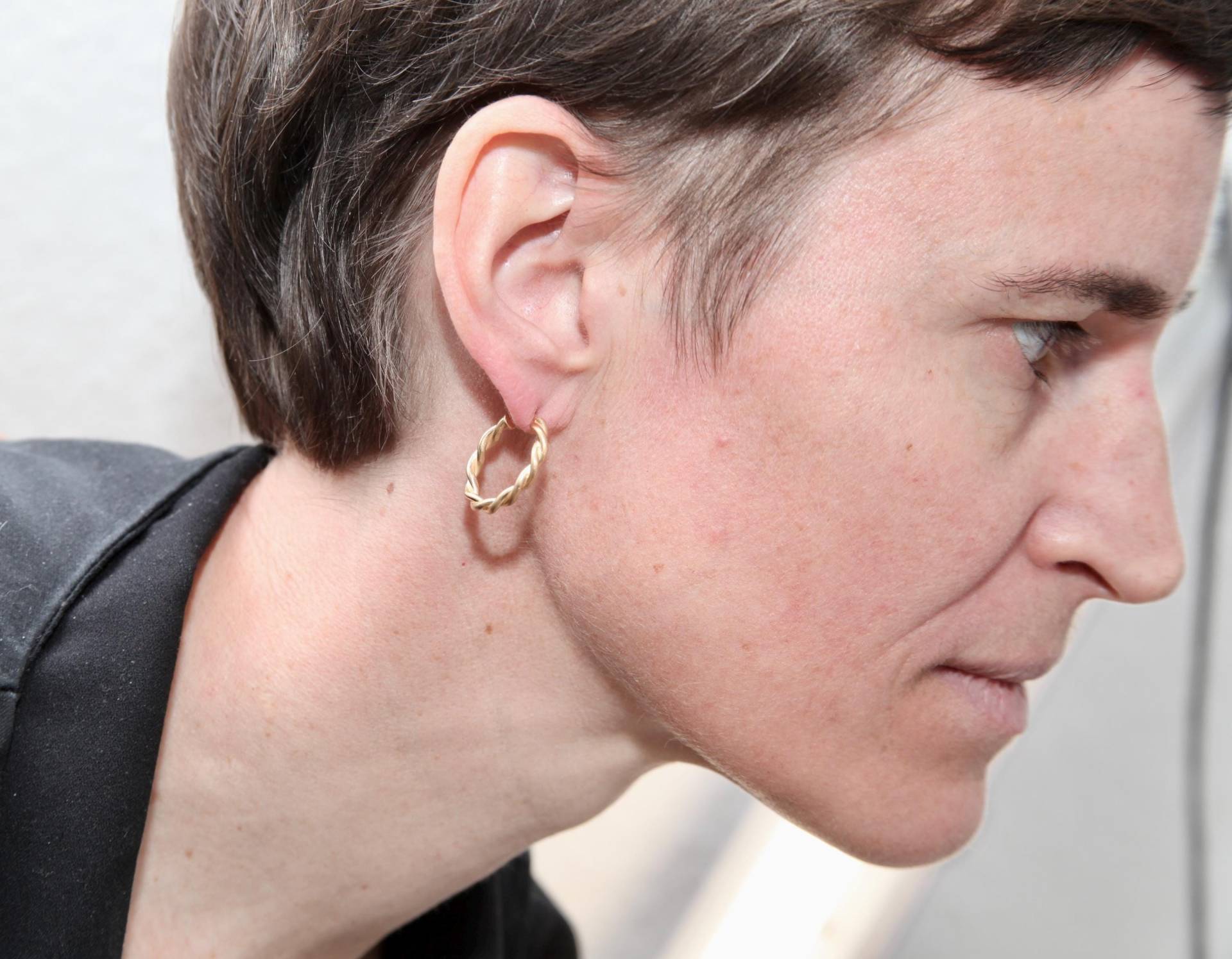 Goldfarbene Twist-Creolen, Seil-Creolen, Runde Creolen, Everyday Ohrringe, Boho, Verdrehte Statement-Ohrringe Goldfarbene Twist-Creolen, Seil-Creolen, Runde Creolen, Everyday Ohrringe, Boho, Verdrehte Statement-Ohrringe von KristinaWeddeJewelry