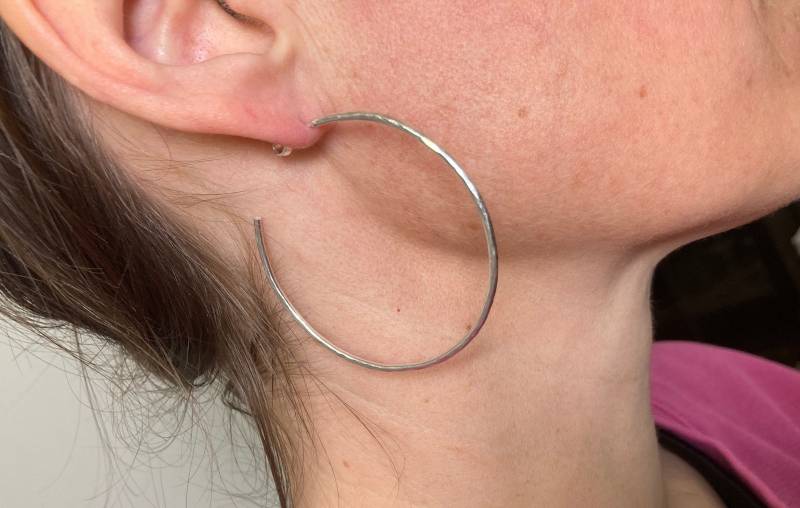 Große Silbercreolen Mit Hammerschlag | 925 Sterling Silber Handgemachte Statement-Ohrringe Moderner Boho Schmuck Damen - Structure von KristinaWeddeJewelry