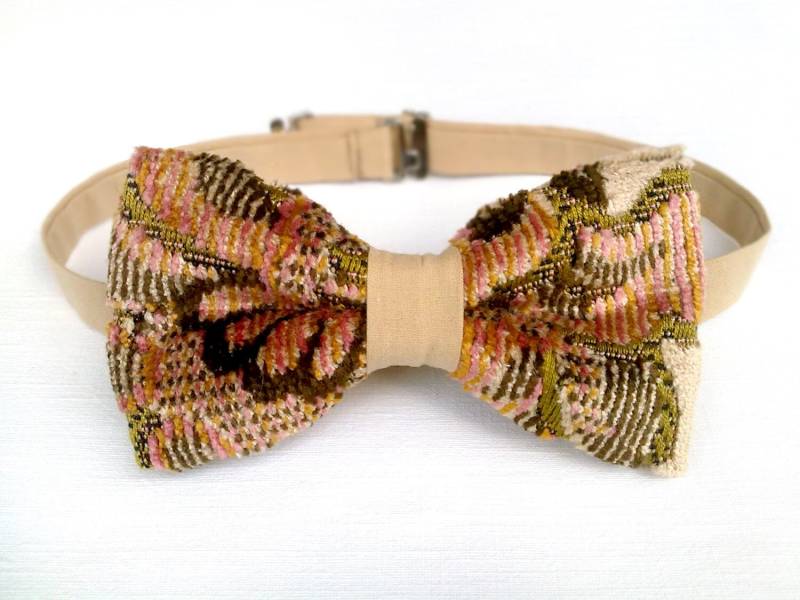 Abstrakte Samtfliege. Erröten Bestickte Bräutigam Fliege. Florale Maximalismus Hochzeit Trauzeugen Geschenke. Hochzeitsfeier Fliege von KristineBridal