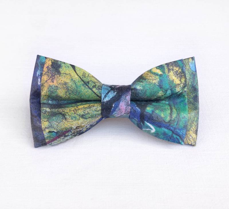 Fliege Mit Abstraktem Print. Bedruckte in Grün Gelb Lila Hochzeit Trauzeugen Geschenk Party von KristineBridal