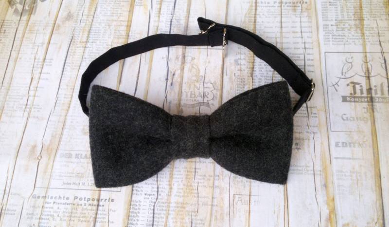 Kohle Grau Wolle Fliege - Vintage Dunkel Handgemachte Geschenk Trauzeugen Informelle Schicke Hochzeitsgesellschaft Kohle Grau Wolle Fliege - Vintage Dunkel Handgemachte Geschenk Trauzeugen Informelle Schicke Hochzeitsgesellschaft von KristineBridal