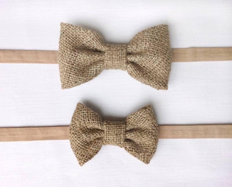 Vater Und Sohn Sackleinen Fliege Geschenk-Set, Tan Männer Baby Junge Rustikale Passende Natürliche Weinberg Hochzeit Set von KristineBridal