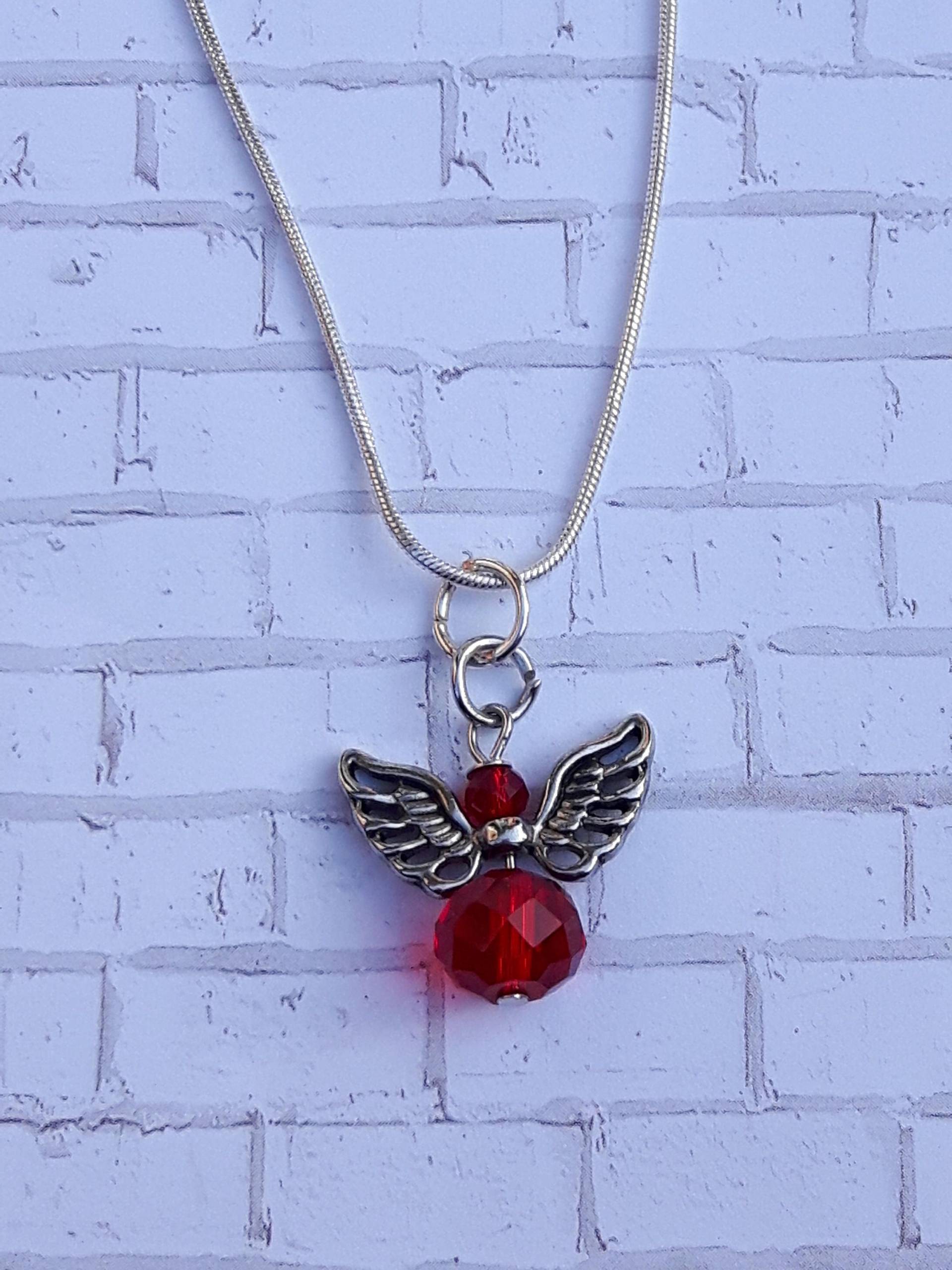 Geburtssteinkette, Versilberte Kette Mit Januar Granat Engel Charm, Silberne Halskette, Geschenkanhänger von KristinsJewelleryBox