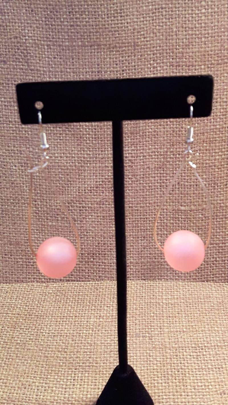 Große Rosa Bommel Ohrringe, Bommel, Creolen von KristinsJewelleryBox