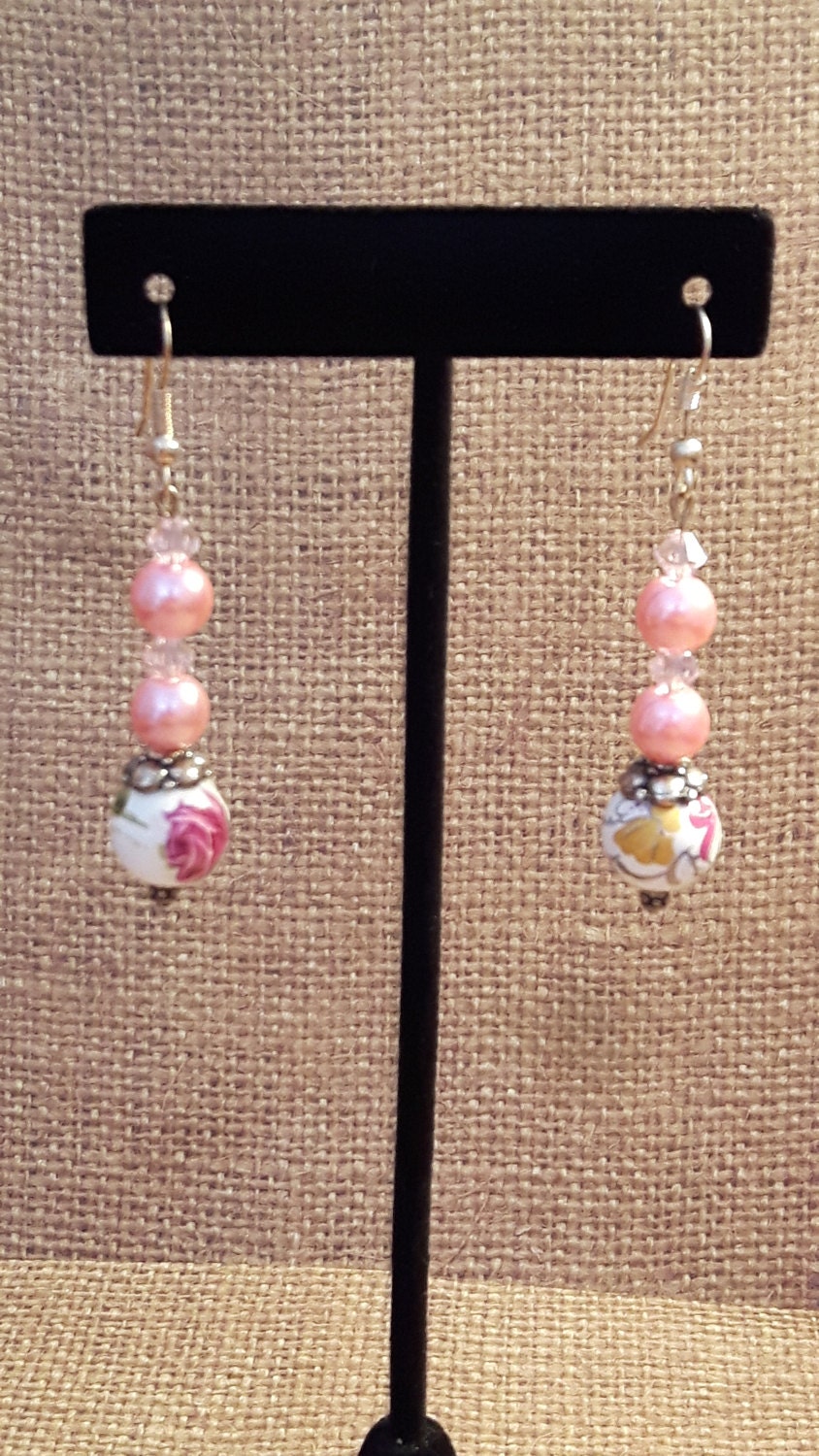 Hübsche Rosa Perlen - Und Blumenohrringe Rosa Perlenohrringe Blumenperlenohrringe Baumelnde Ohrringe Blumen von KristinsJewelleryBox