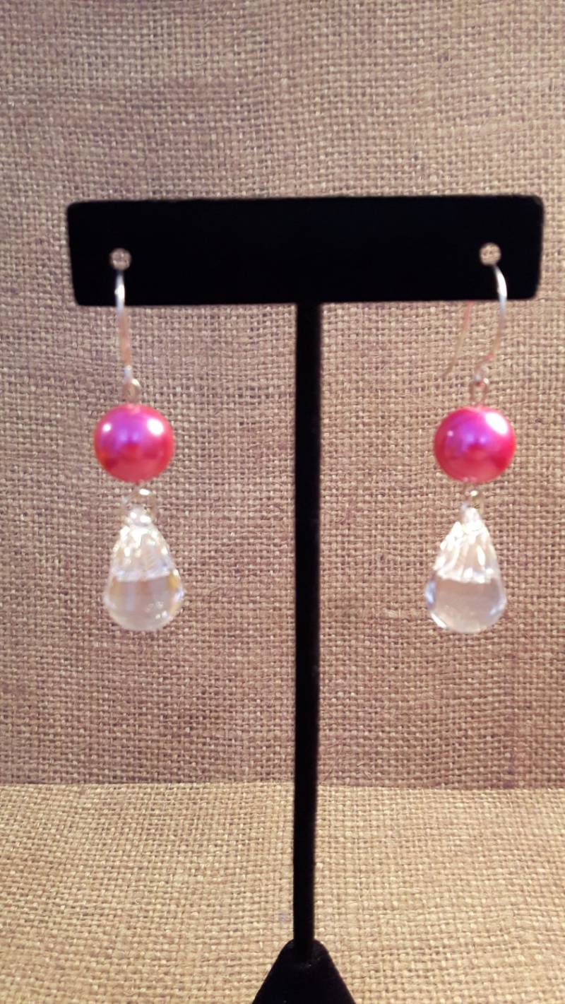 Rosa Perle Ohrring Teardrop Swarovski-Kristalle Swarovski Ohrringe Perlenohrringe Helle Rosa Baumeln von KristinsJewelleryBox