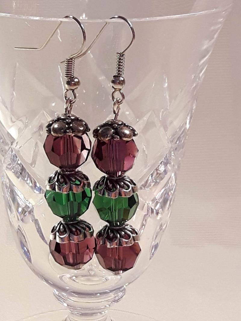 Smaragd Und Amethyst Swarovski Kristall Ohrringe Baumeln von KristinsJewelleryBox