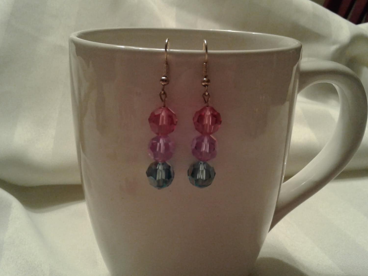 Swarovski Ohrringe Mit Rosa, Lila Und Blauen Kristallen, Ohrringe, Schmuck, Rosa Perlen, Perlen von KristinsJewelleryBox